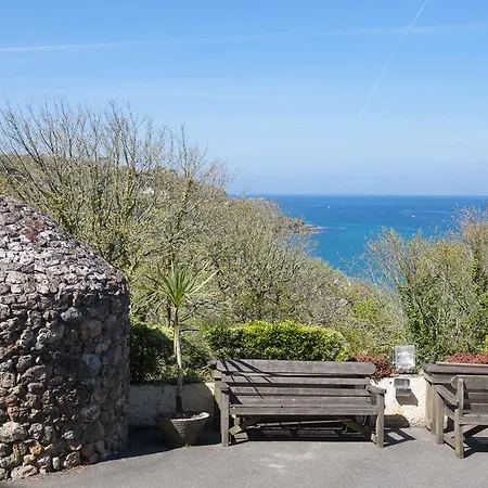 Cottage Hotel 3*